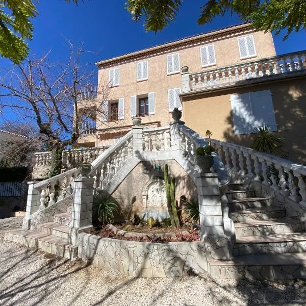 CARQUEIRANNE STUDIO DE CHARME PROCHE PLAGES, hôtel à Carqueiranne