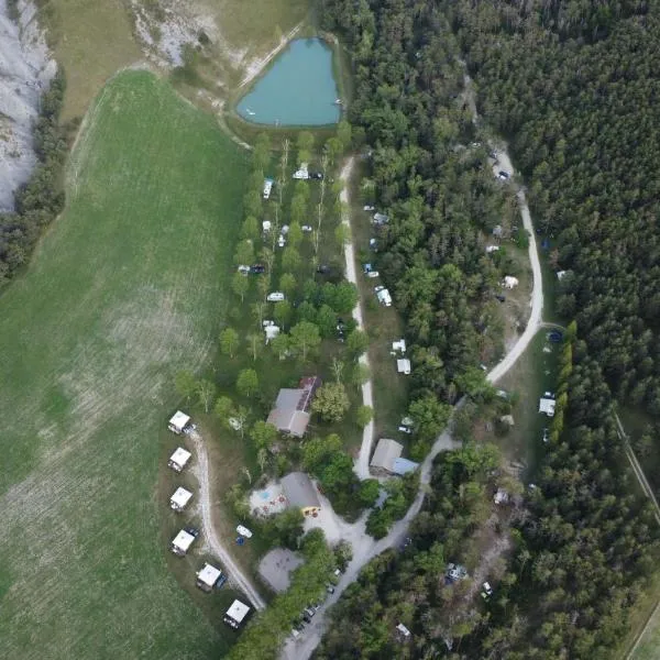 Camping du Villard, hotel v destinaci Tartonne
