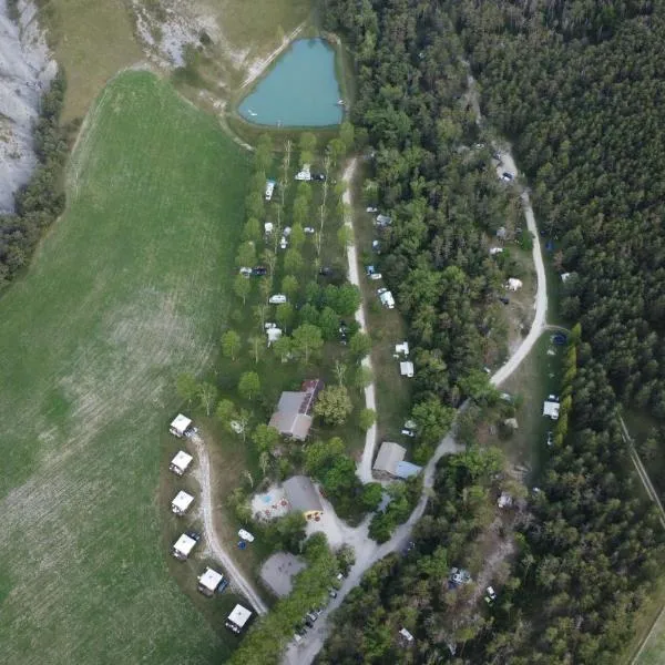 Camping du Villard, hotel v destinaci Thorame-Basse