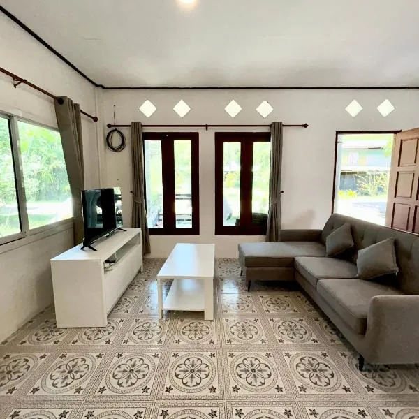 Modern Sunset Sea House Lam Sai, hotel in Ko Yao Noi