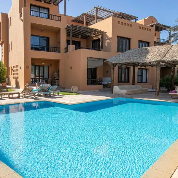 Stylish 2BR Condo in El Gouna I Pool & Beach Access, hotel in El Gouna