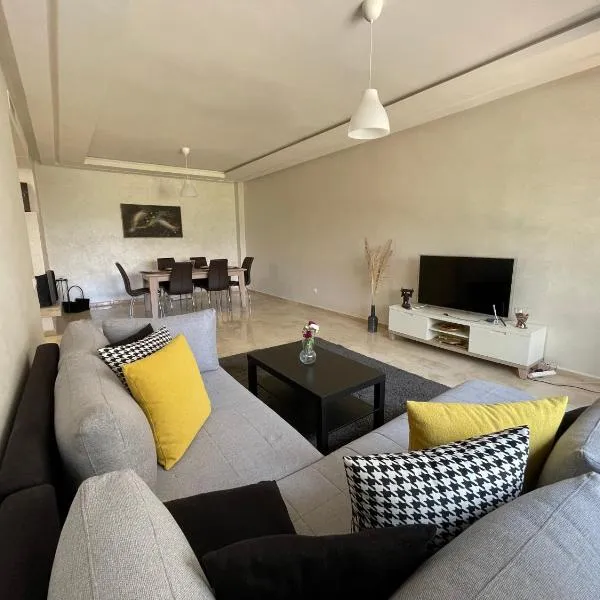 Chic & cosy Flat Near Airport lockbox fast wifi, מלון בNouaceur