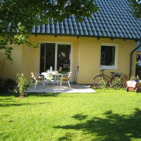 Ferienwohnung 'Bei den Buchen', Hotel in Zempin