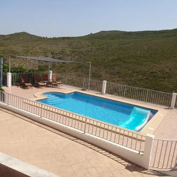 LAS PALOMAS, appartement 2 chambres avec piscine, hotel in Monserrat