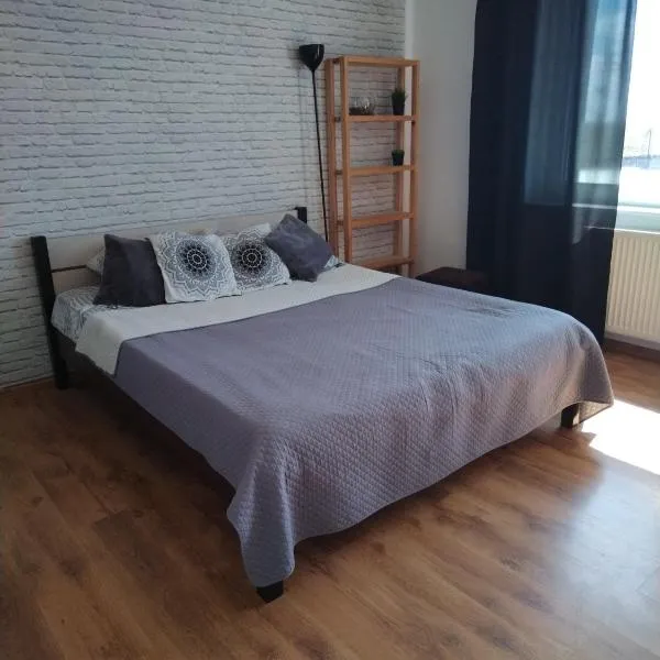 Wygodny apartament blisko morza, hotel in Łokciowe