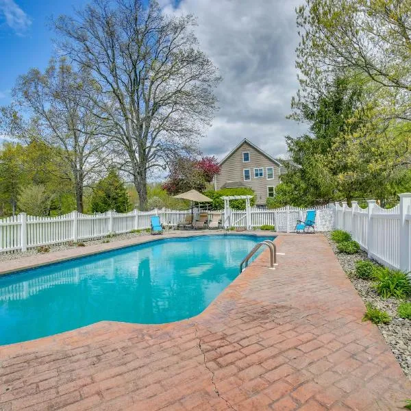 Heated Pool, 6 Acres: Beacon Area Vacation Rental, מלון בLagrangeville
