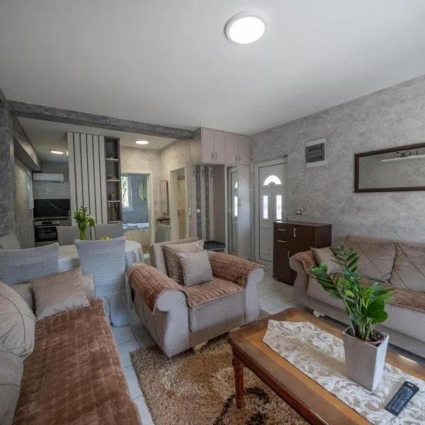 Apartman Anja, hotel in Risan