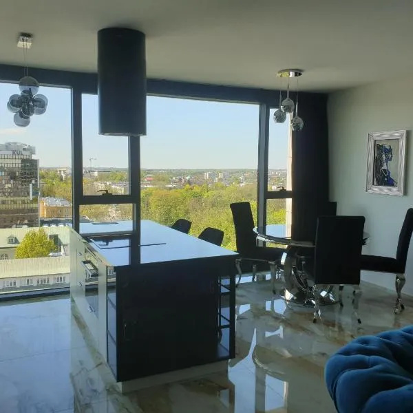 RS SUITES PRESTIGE 14 piętro "SKY" Racławickie 10 HOME & SPA, hotel in Lublin