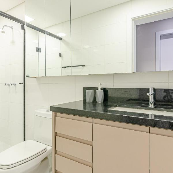 Duplex Incrível, 2 Quartos, varanda, 2 vagas Batel by UROOMS - Foto 3