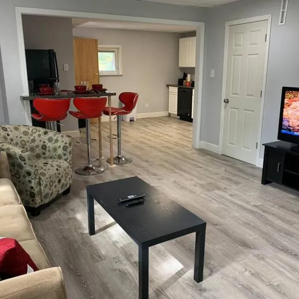 Entire Condo Minutes from Niagara Falls (USA), viešbutis mieste Niagara Folsas