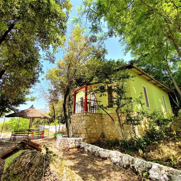 Ramo's Green Beachside Retreat - Cozy 2 Bedroom Home, hotel v destinaci Vlorë