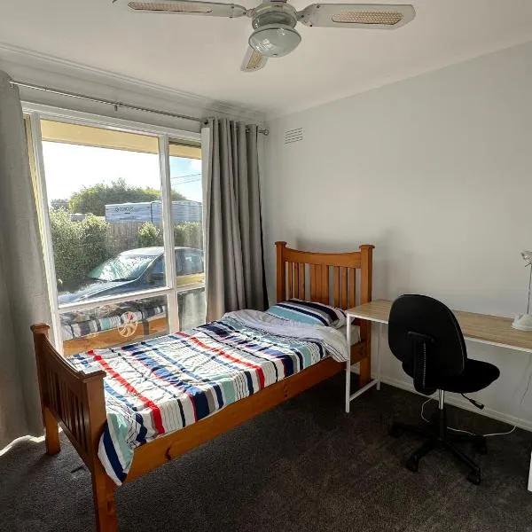 Comfy bed quiet neighbourhood, hotel in Grovedale