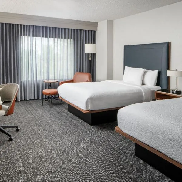 Courtyard by Marriott New Orleans Metairie، فندق في ميتايري