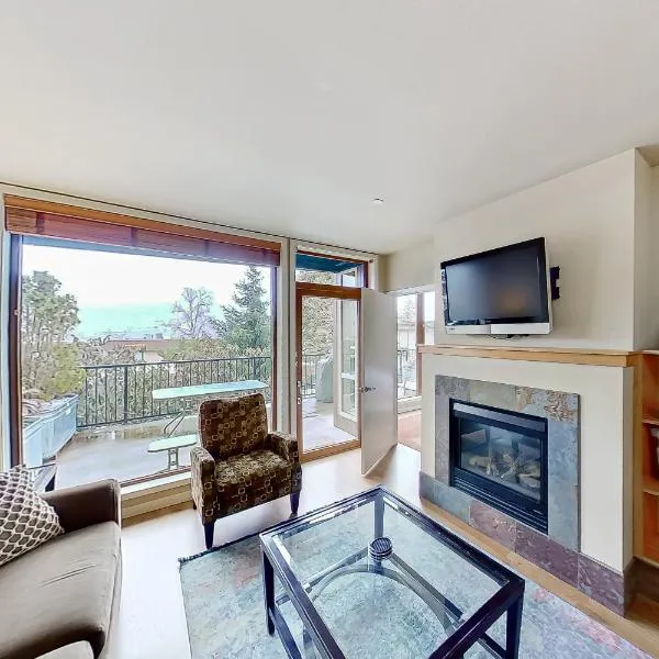Chelan Resort Suites Sunny Livin 111, hotel v destinaci Chelan