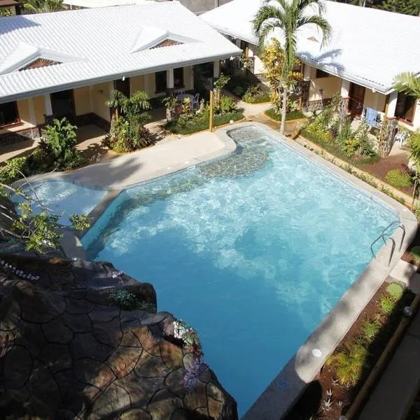 ALONA Beautiful Penthouse 2-BR 2-CR Prime Location!, hotel in Tawala