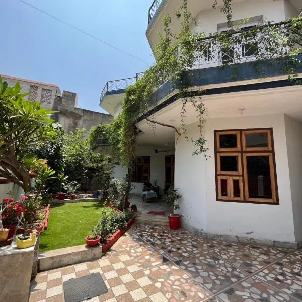 Travel curiosity Homestay，阿爾瓦爾的飯店