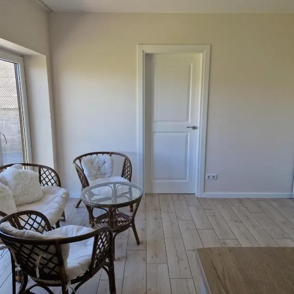 Egles house apartment with jacuzzi, hotel v destinaci Ventė