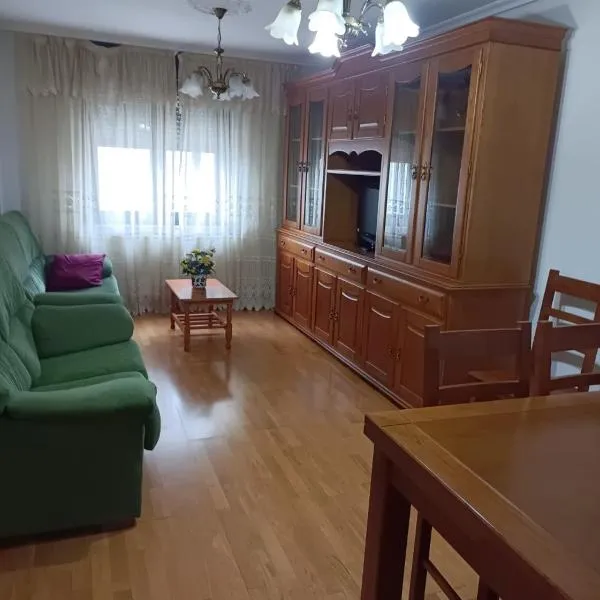 apartamento de dos habitaciones en Quiroga, hotel a Rugando