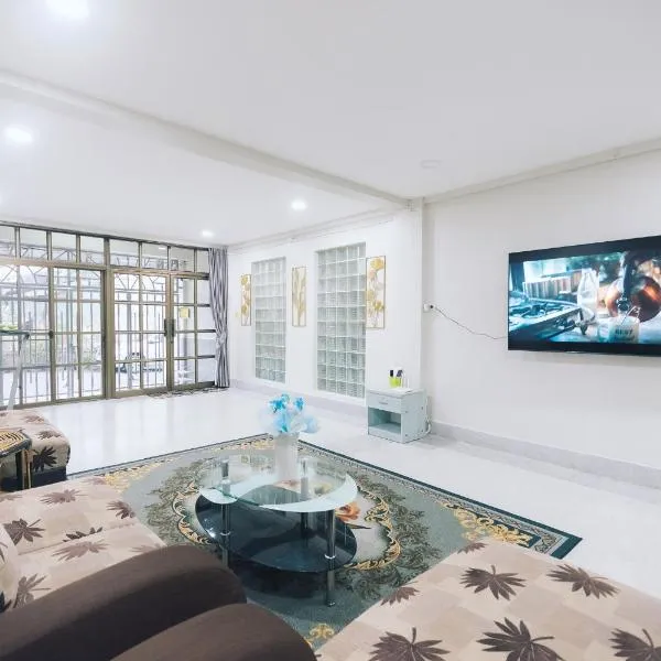 4BR Villa, 6min to Lee Garden, 22 PAX - Paradise Found, hotel di Hat Yai