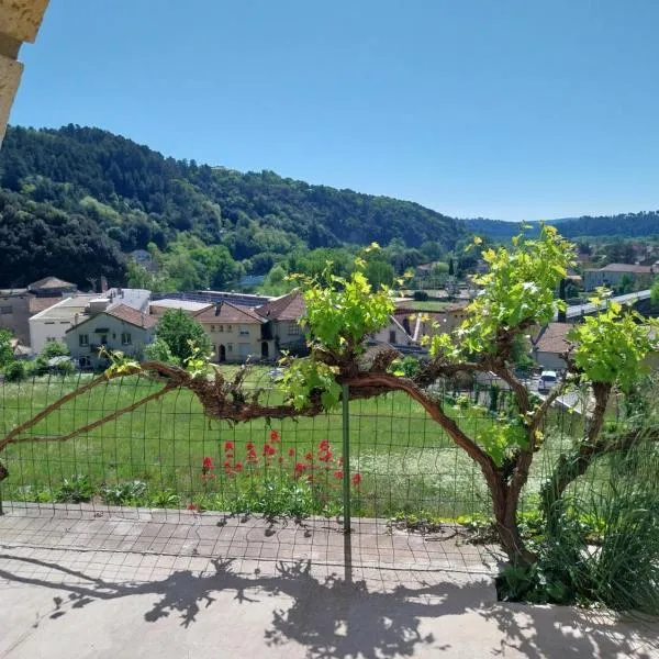 Appartement sur Vals les bains, hotel v destinácii Vals-les-Bains