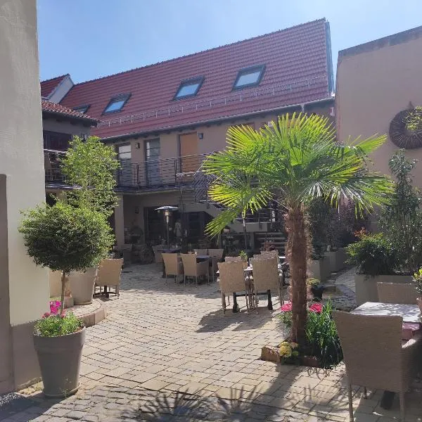 Hofgarten Rosa, hotell i Ilbesheim