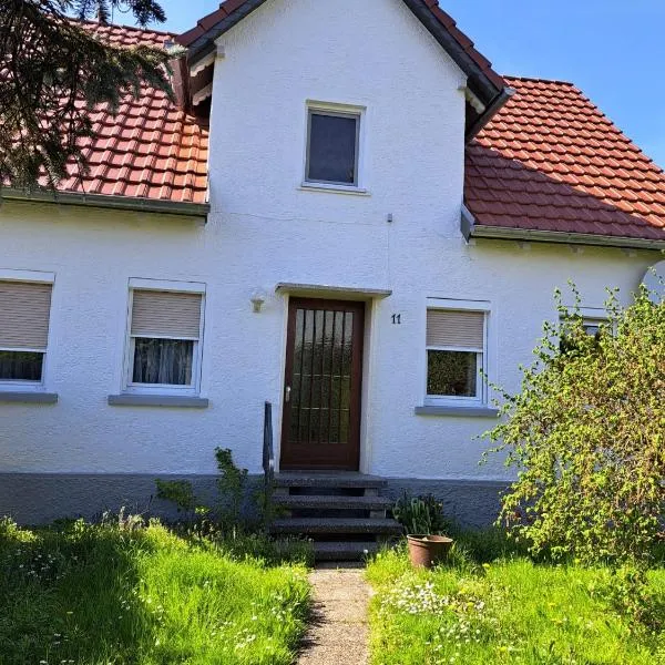 Gästehaus Six Inn mit Gemeinschaftsküche bis 6 Personen, hótel í Uttenweiler