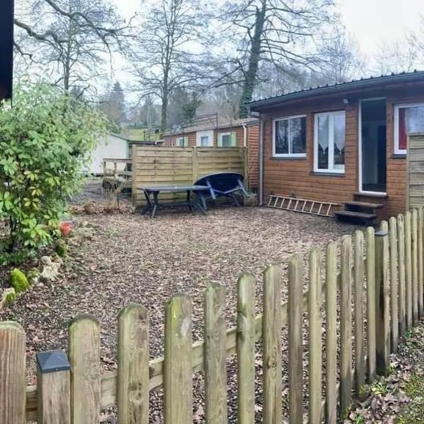 Mobil Home 4 personnes, ξενοδοχείο σε Nances