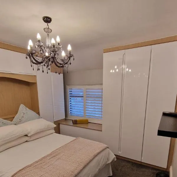 Lennon cottage, hotel in Hale
