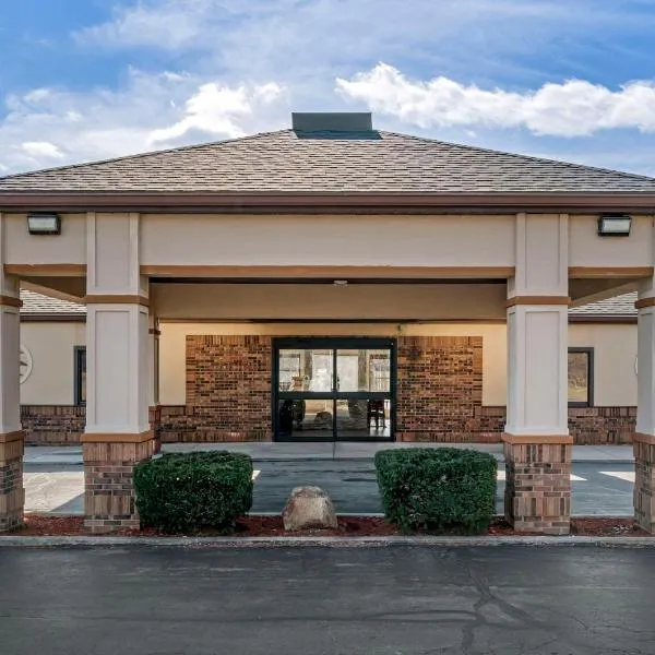 Comfort Inn East, hotel en Millbury