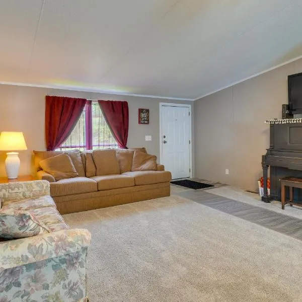 Tennessee Vacation Rental about 2 Mi to Windrock Park!, hotel di Oak Ridge