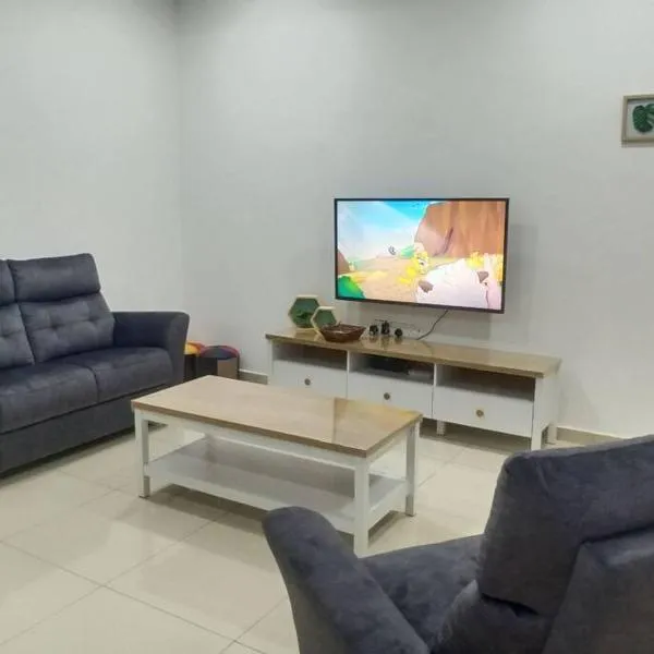 Sakura homestay 5 bedrooms - Spring Lopeng 14 pax, hotel v destinaci Miri