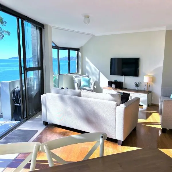 Tranquil Escape - Koala Hotspot - 2 Bed 2 Bath Apt Spectacular Sea Views, hotell i Soldiers Point