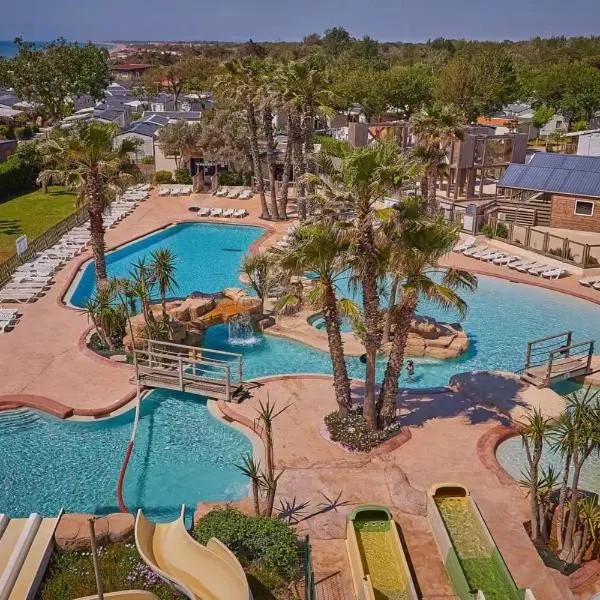 Mobil home zone mer camping Tohapi Marvilla, hotel in Vias