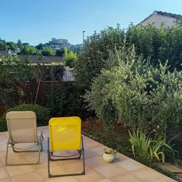 House of magic lake, hotel v destinaci Gréoux-les-Bains
