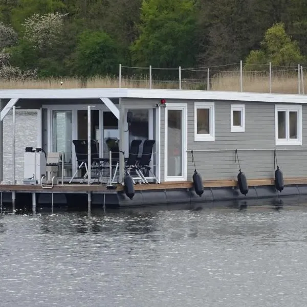 Hausboot Janne Lübeck Inclusive Kanu nach Verfügbarkeit SUP und WLAN 50 MBit s Flat, hotel v destinaci Lübeck