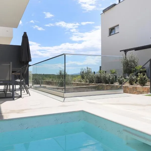 Brand new apartment with private pool、ニヴィーチェのホテル