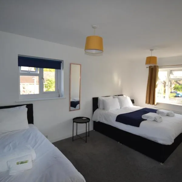 Wisteria 2 bed House - STAYSEEKERS, hotel di Salisbury