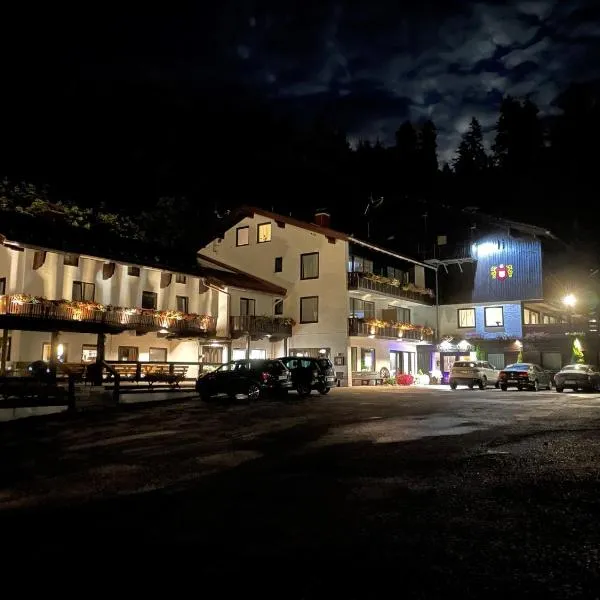 Hotel Gundl Alm, hotel di Schliersee