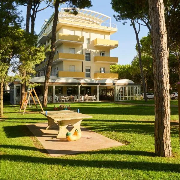 Aparthotel La Pineta, hotel v destinaci Lido di Jesolo