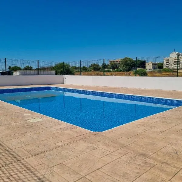 Dock Holiday Apartment, hotel a Làrnaca