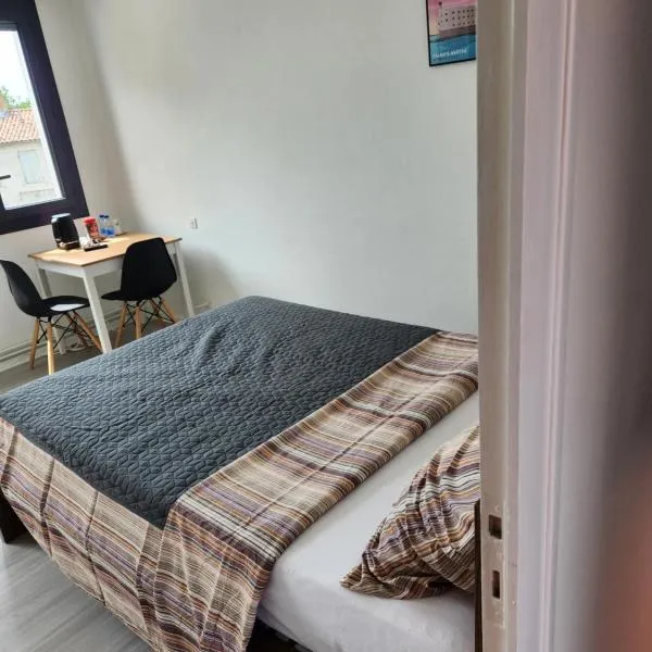 Chambre privée indépendante – hotel w mieście Chenac-sur-Gironde