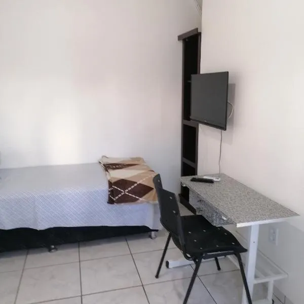 Quarto para Rapazes no Centro Sinop MT, hotel in Sinop