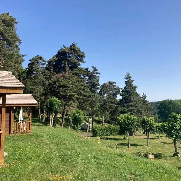 Camping Sérendipité, hotell i Neuvéglise