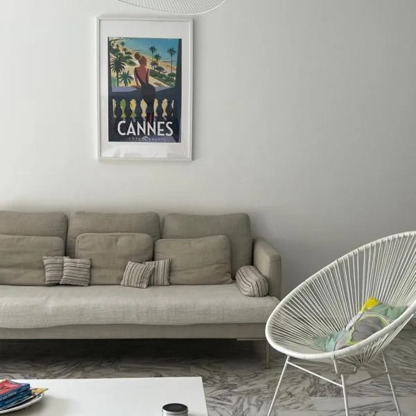 Near Martinez- 100m2- 3 bedrooms-AC- balcony, ξενοδοχείο στις Κάννες