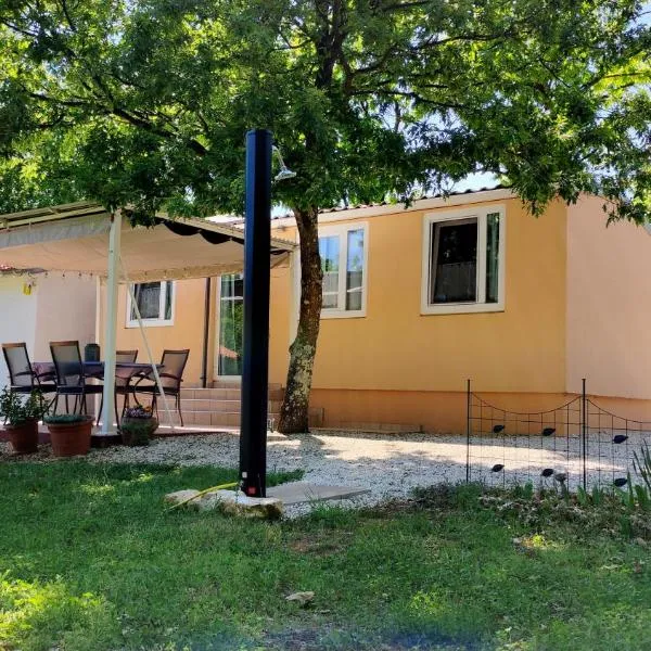 Tiny house Dora, hotel em Marčana