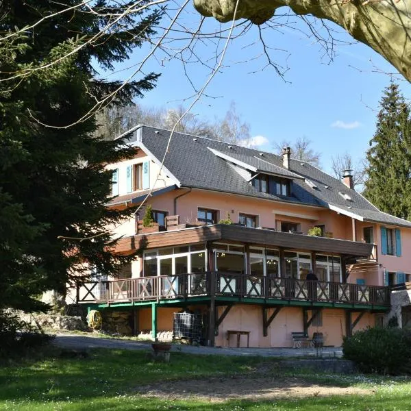 Les Lodges du Lac, hotell i Attignat-Oncin