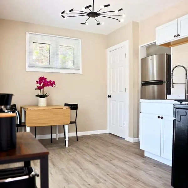 Lincoln, 1 Bedroom House near Xavier & Downtown, hotel in Cincinnati