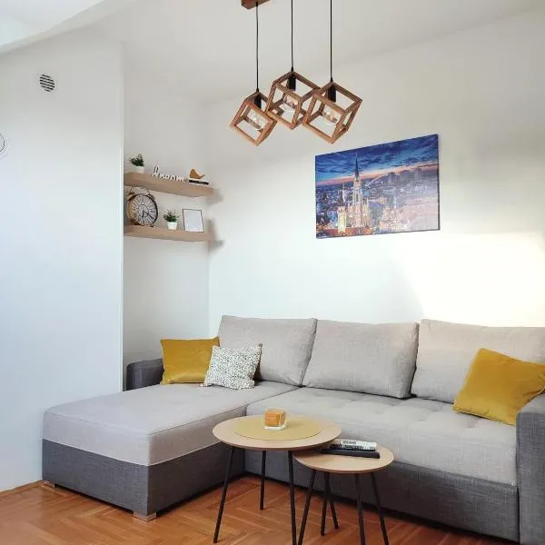 Apartman NS Dan PRIVATE PARKING, hotel in Novi Sad
