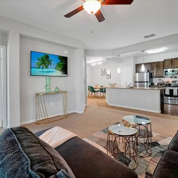 Loftly Luxury Modern Oasis 2BR 2BA apartment Windermere FL, near Disney, Universal Studios, Magic Kingdom, Pool, Gym, Patio, free cable, wifi, free parking, gym, Alexa, lake, gated community, spacious closets, close to shops and mall, hotel in Winter Garden