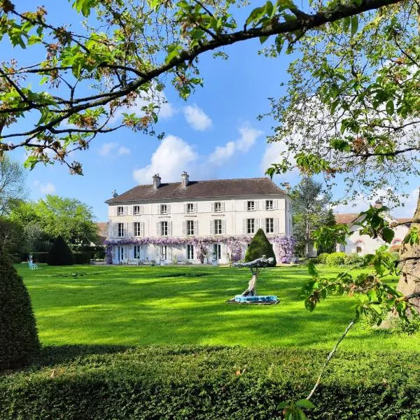 CHATEAU DE BRINVILLE, hôtel à Saint-Sauveur-sur-École
